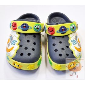   Gyerek fiú klumpa, papucs kék-sárga repülő mintával 28-29